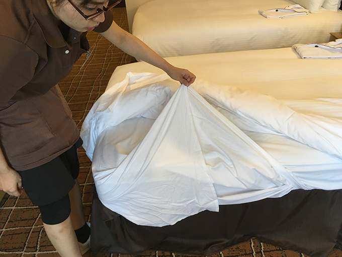 ベットメイキング手順02