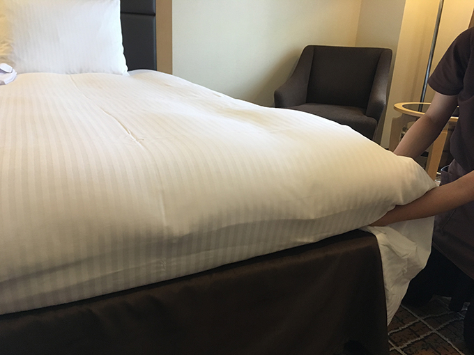 ベットメイキング手順04