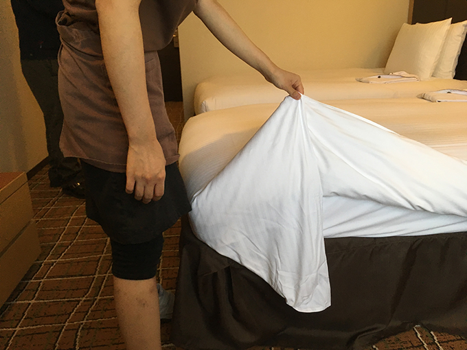 ベットメイキング手順05
